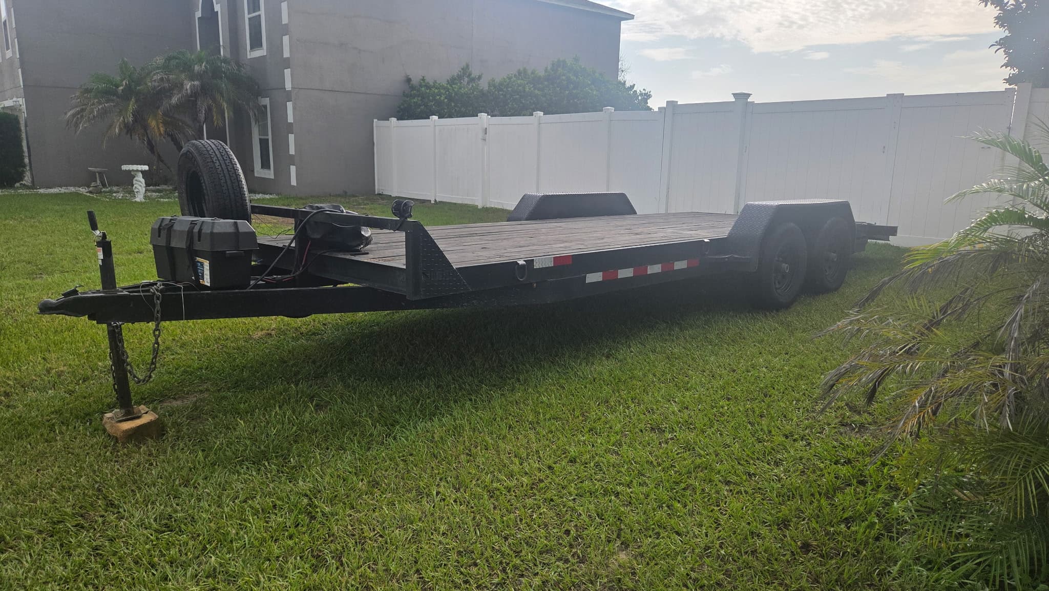 20' x 7' Carhauler Flatbed 10k Trailer w/ Winch