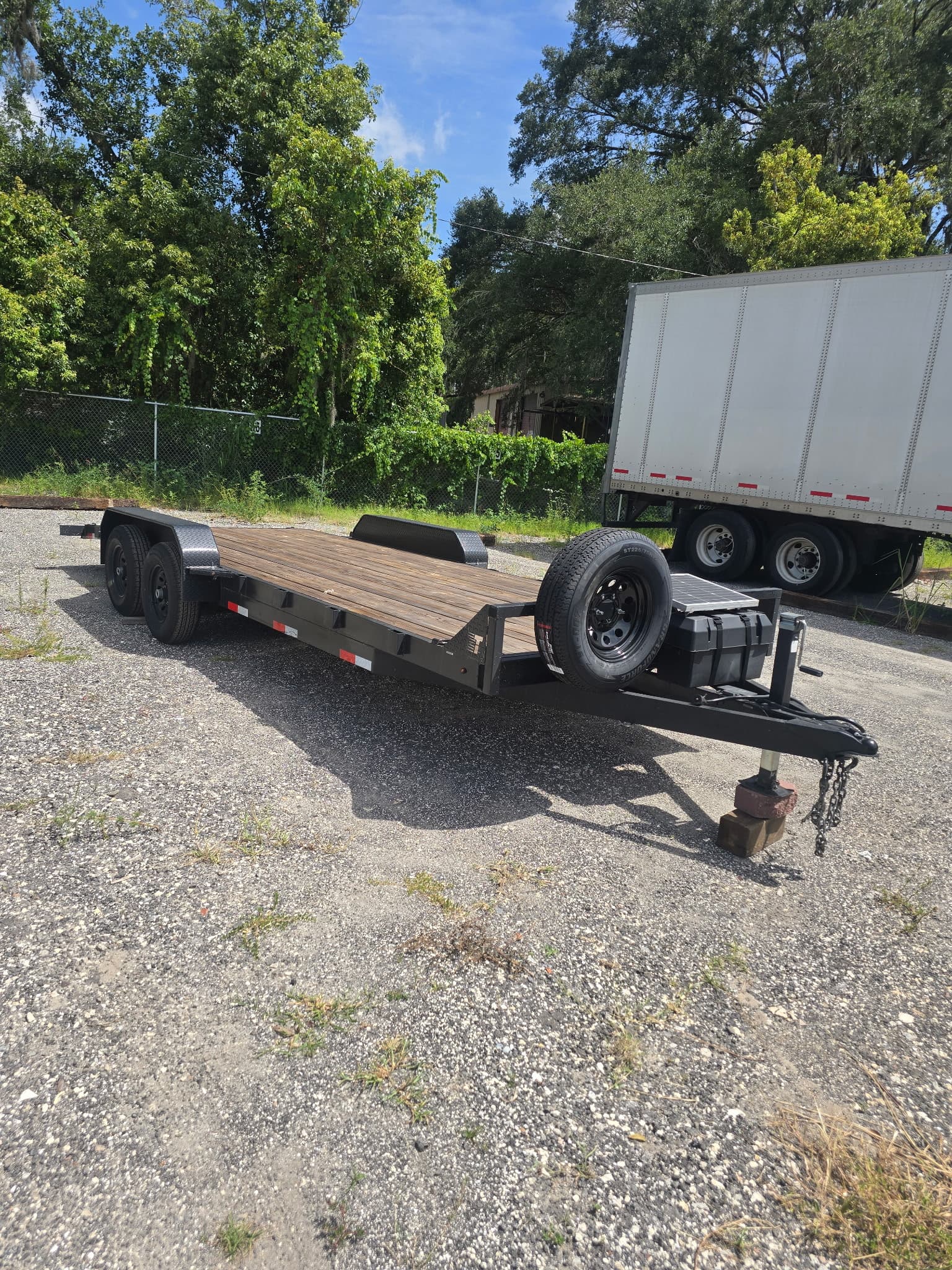 20' x 7' Carhauler Flatbed 10k Trailer w/Winch